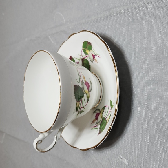 Regency English Bone China Teacup - Picture 1 of 10